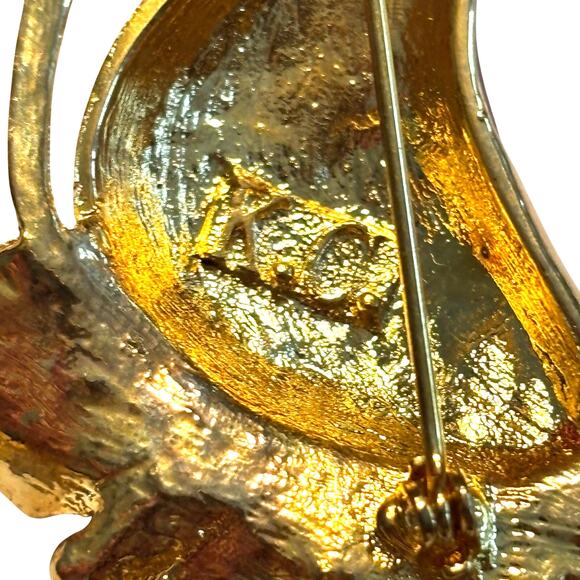 Vintage Christmas brooch festive red enamel Cardinal holiday pin KC hallmark - Picture 7 of 8